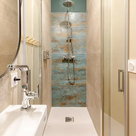 Emeraude - Center - Terrace - Free Parking Apartment *